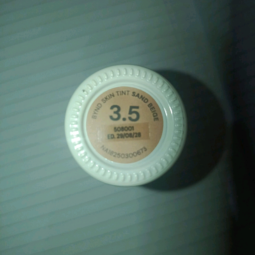 Skin Tint Moisture Glow SPF 50 PA+++ - 3.5 Sand Beige imgfdn-1bb685c2-d734-445c-a1ff-84a24a7fdcca