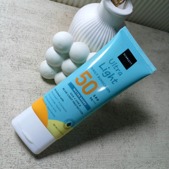 Ultra Light Daily Sunscreen SPF 50+ PA++++ imgfdn-2bf4d6a7-de31-4493-933e-53ae0fc72291