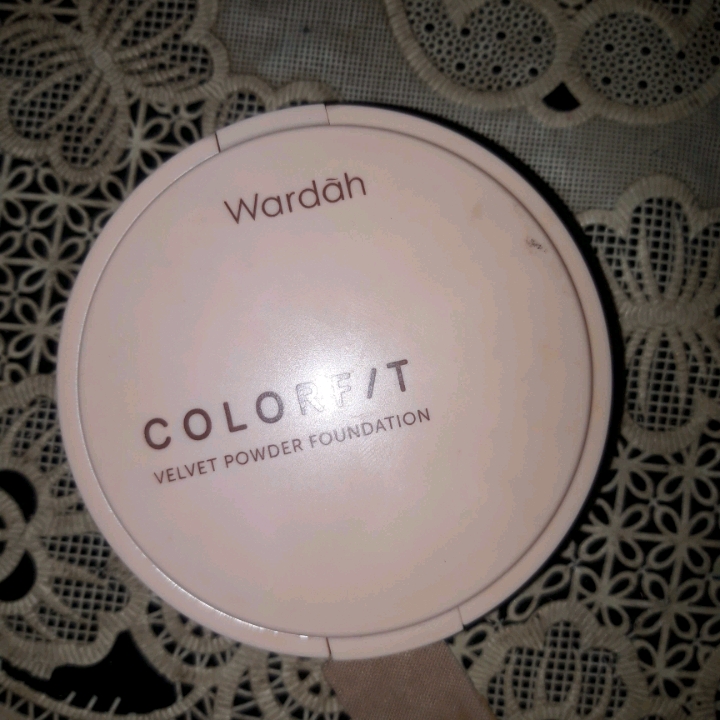 Colorfit Velvet Powder Foundation - 32N Neutral Beige imgfdn-83ea0aba-b90d-48a2-b60a-e6485d526587