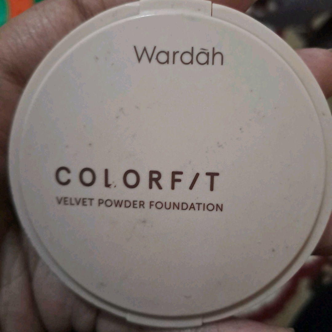 Colorfit Velvet Powder Foundation - 11C Pink Fair imgfdn-447a3bc4-7893-43eb-90ab-b04b3bb330c5