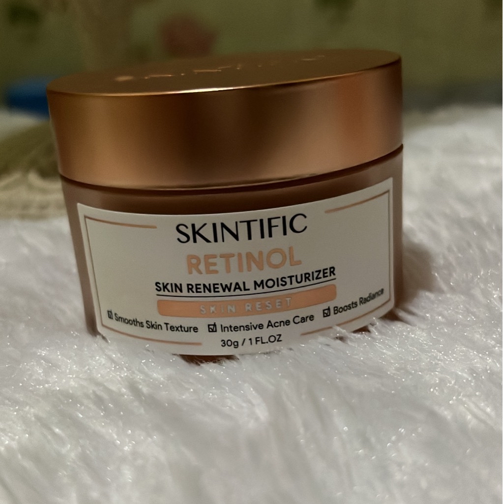 Retinol Skin Renewal Moisturizer imgfdn-23edec2a-22e2-4471-aa64-1cb4571ca548
