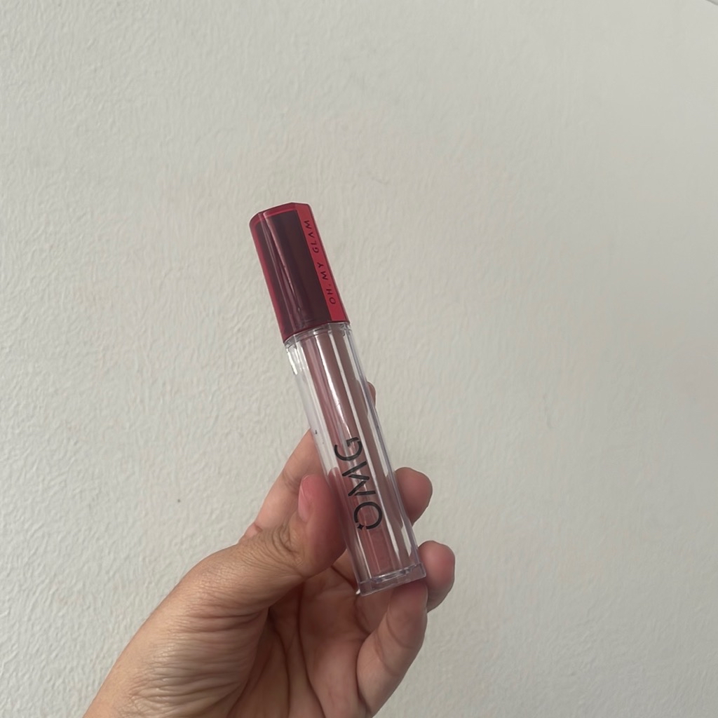 Oh My Glam Mattelast Lip Cream - 24 Berry  imgfdn-1e97295d-8f4e-4f72-ba39-37c15d94e790