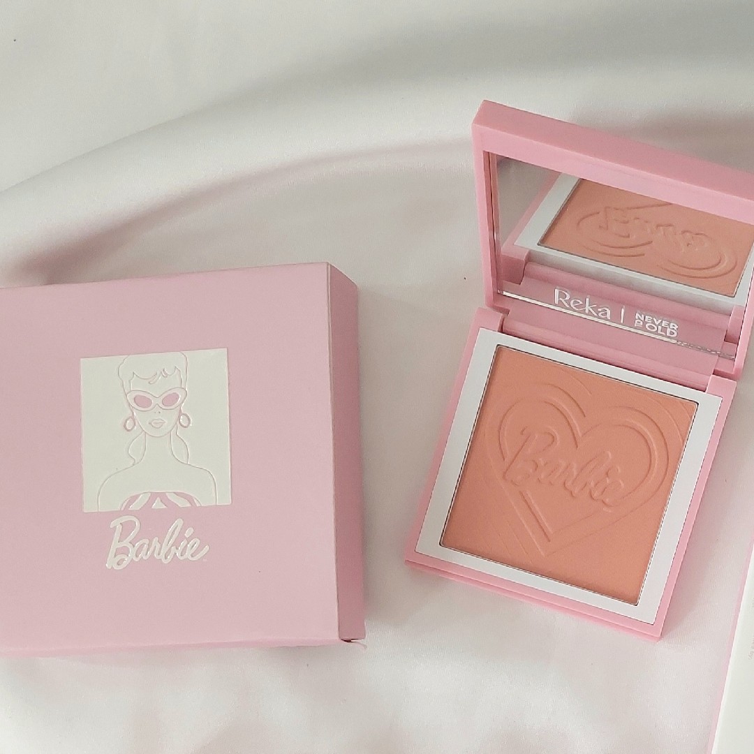 The Cheek Clique Powder Blush - Cheek to Chic imgfdn-500bd78e-a6e9-4f49-90a3-06c4d91baadb