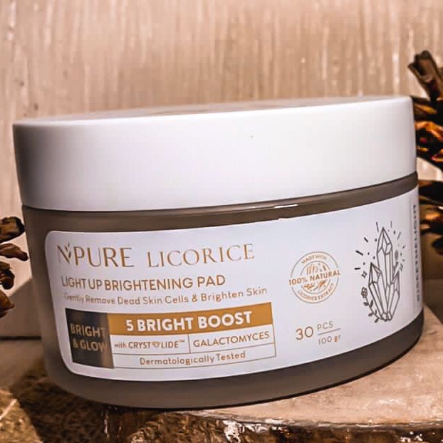 Licorice Light Up Brightening Pad imgfdn-5c0ee2ed-bf33-4f7f-840e-29a29b2c8ebb