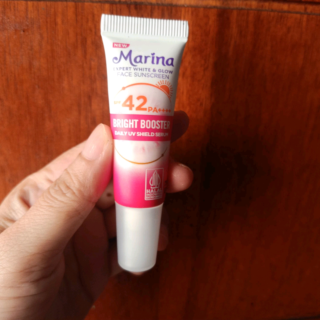 Expert White & Glow Daily UV Shield Face Sunscreen SPF 42 PA++++ - Bright Booster imgfdn-51d35a88-4e2d-4c69-bc45-1ce35d00d4b2