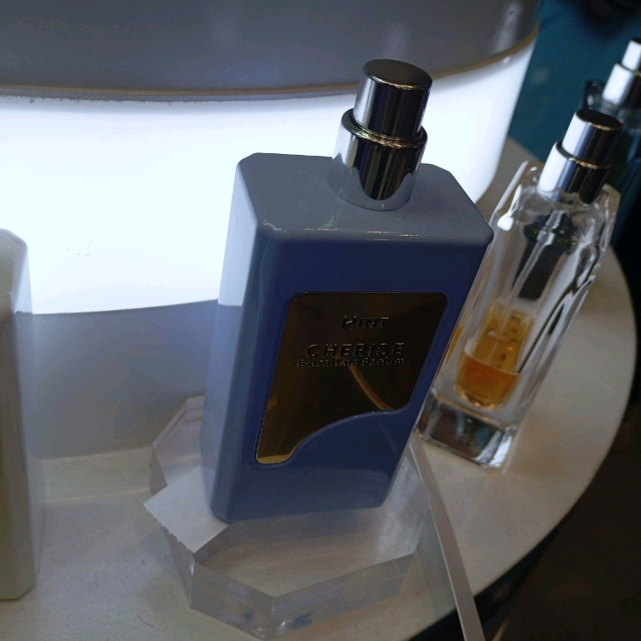 Cherise Extrait De Parfum imgfdn-33cf695c-bd96-4c2c-89c1-fe32e3bab7d8