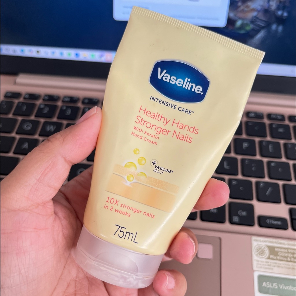 Hand Cream - Healthy Hands Stronger Nails imgfdn-7d299be9-48fb-41dc-97a6-70cb5df29f9b