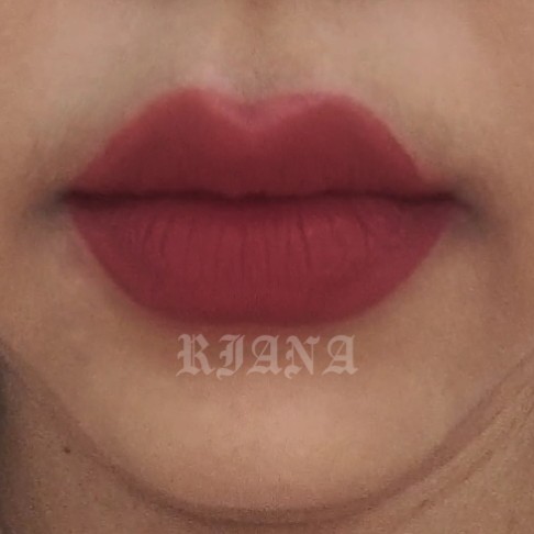 Suede Lip Matte - 16 Crimson imgfdn-61bb95a1-8fe8-4a1d-9af8-ba1b2e694cd4