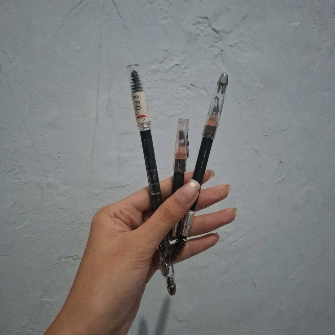 Eyebrow Pencil - Ash Grey imgfdn-e4080b49-b661-4830-a5eb-738ff785b00b