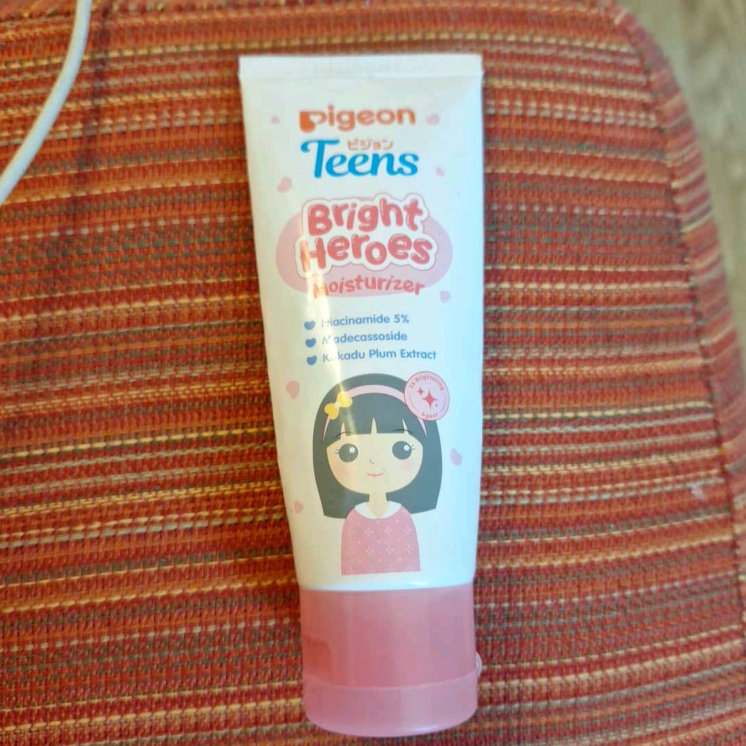 Bright Heroes Hydrating Moisturizer imgfdn-7e18cb0b-c0c9-4e12-adee-e90cdb9be86e