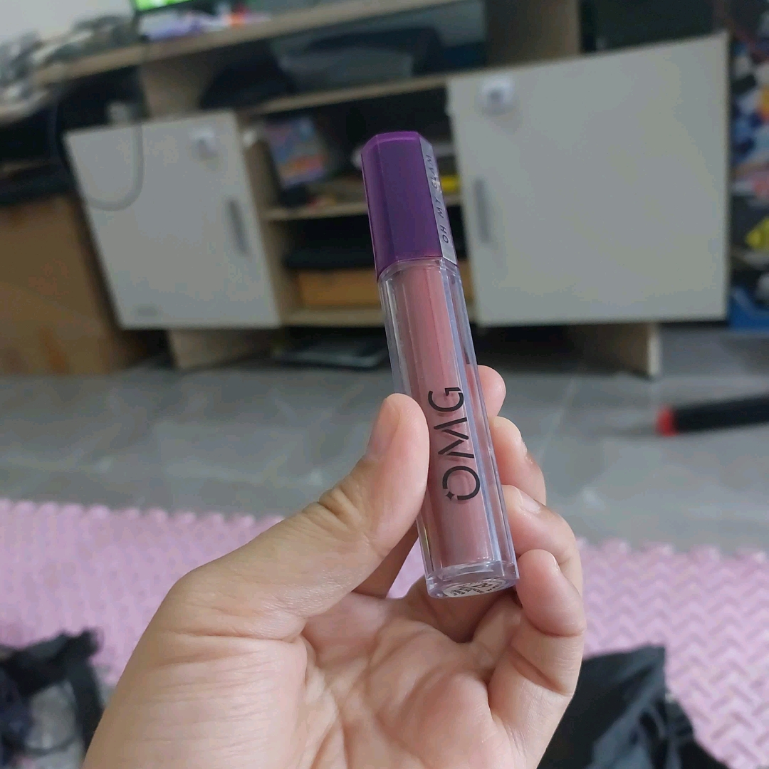 Oh My Glam Mattelast Lip Cream - 29 Berry Pancake imgfdn-13e57976-6583-42e2-9cb9-5e1ab6ca5d7e