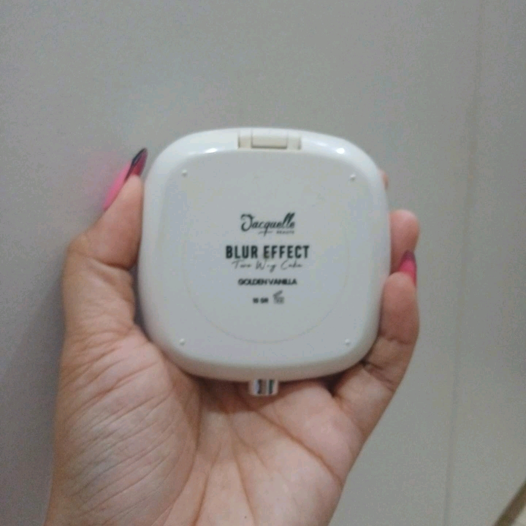 Blur Effect Two Way Cake - Golden Vanilla imgfdn-4636188d-b8b2-412c-ba64-cb3a98d6b6da