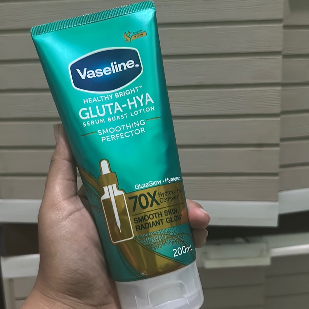 Healthy Bright Gluta-Hya Serum Burst Lotion - Smoothing Perfector imgfdn-cae35a43-e7ae-463d-98fb-9fc635d32724