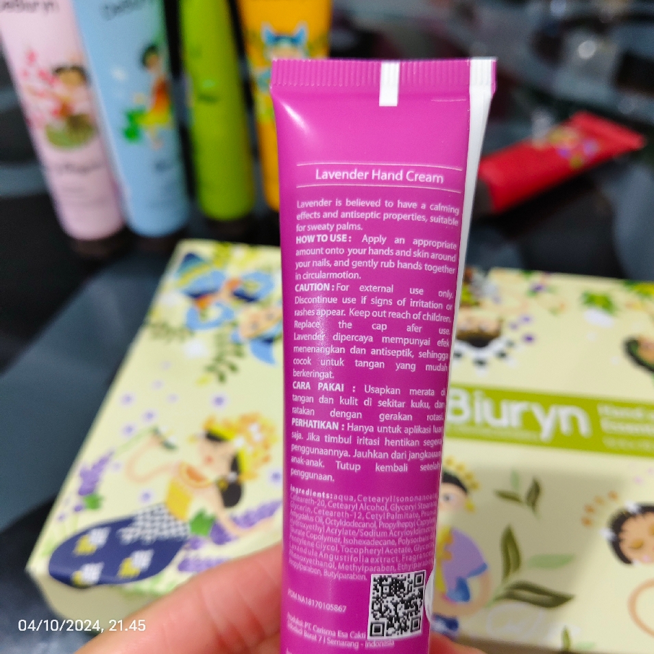 Hand & Nail Essential Cream - Lavender imgfdn-52433159-ac9e-4be2-86d3-348a25c0825c