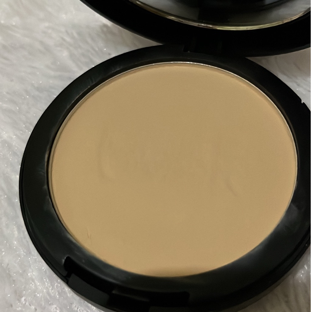 Powerstay 24H Matte Powder Foundation - W32 Warm Beige - Reformulation in October 2023 imgfdn-a30c092d-a5f7-4c80-b5ce-5e8d6d7d1850