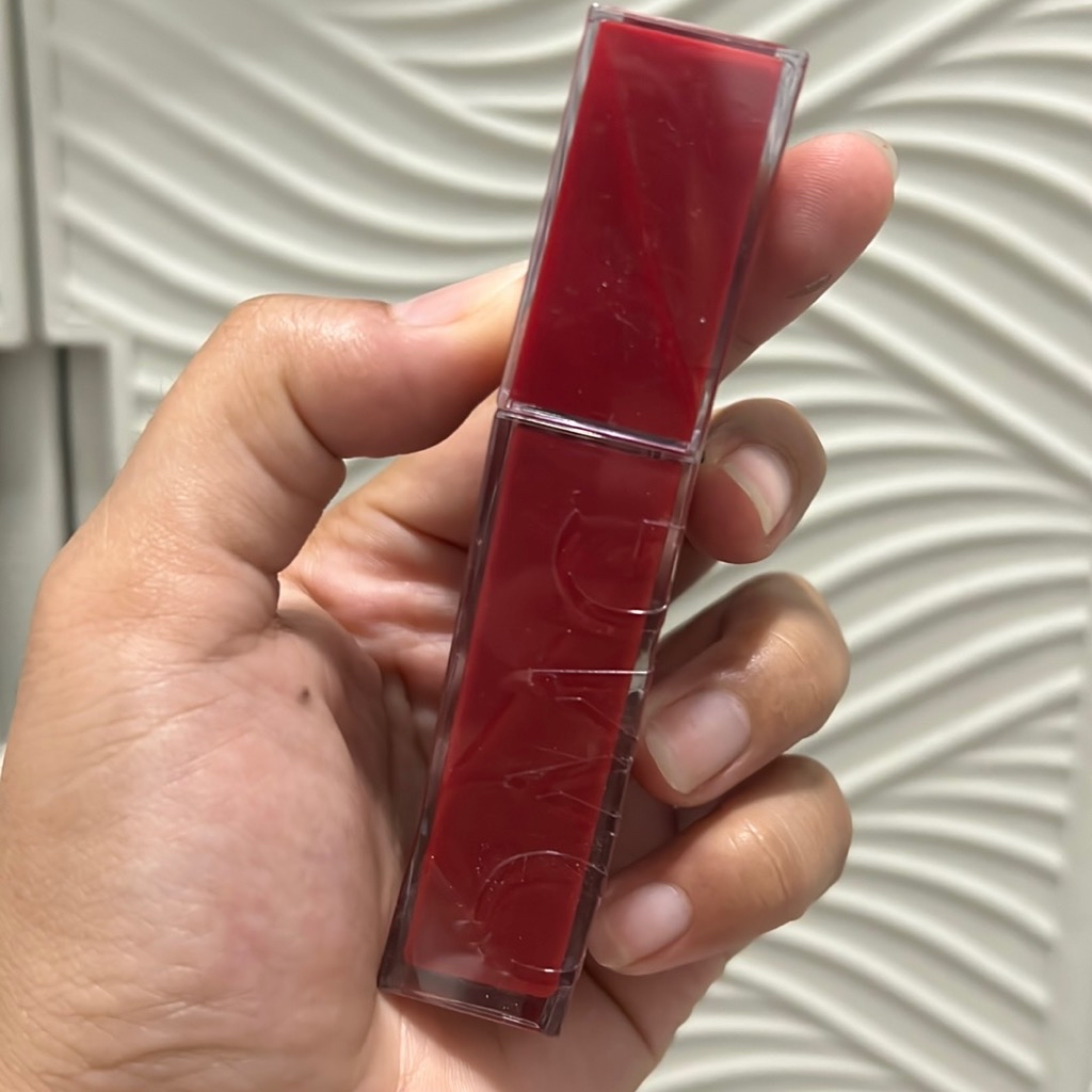 Colorlast Lip Vinyl - 04 Gloss Boss imgfdn-df60dabc-bd02-4479-83b5-bbdf0fd7dff8