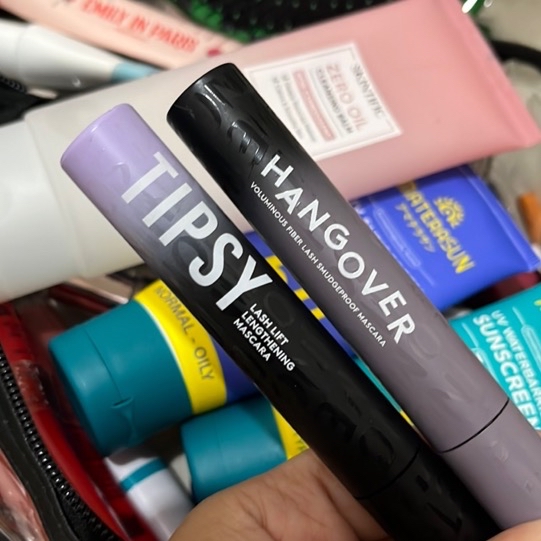 Hangover Voluminous Fiber Lash Smudgeproof Mascara imgfdn-e0bad906-28d7-45ee-a86c-6a3d5143807b