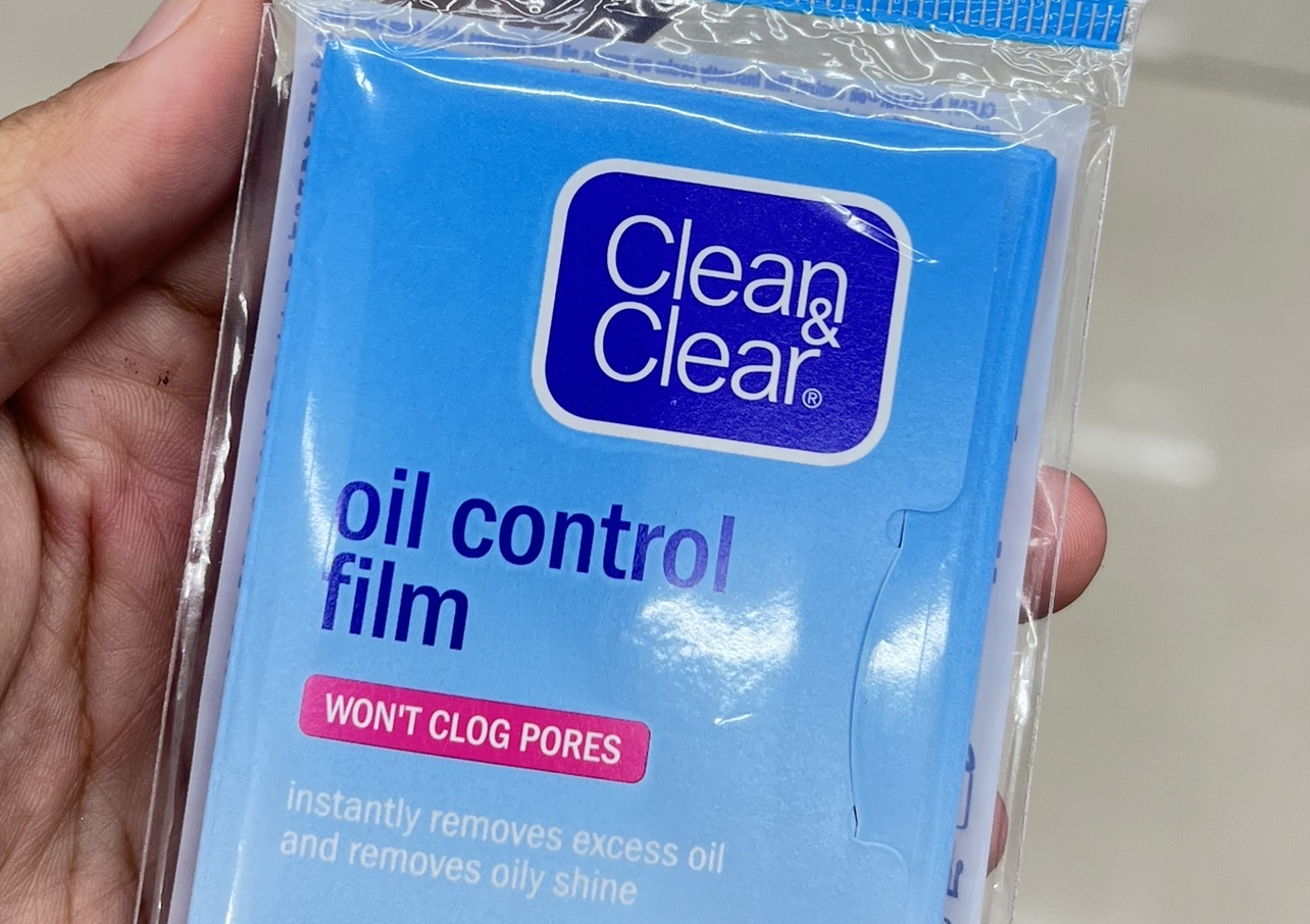 Oil Control Film - Blue imgfdn-d8571af8-1d42-4b39-b090-991906c48e25