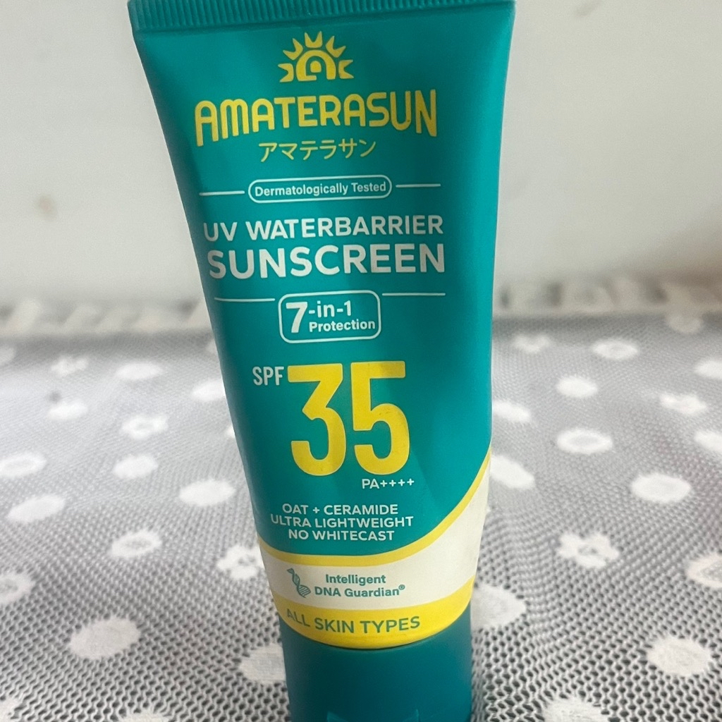 UV WaterBarrier Sunscreen SPF 35 PA++++ imgfdn-e7a3fa5c-c7c2-4162-a7fd-29a8fed72f7c
