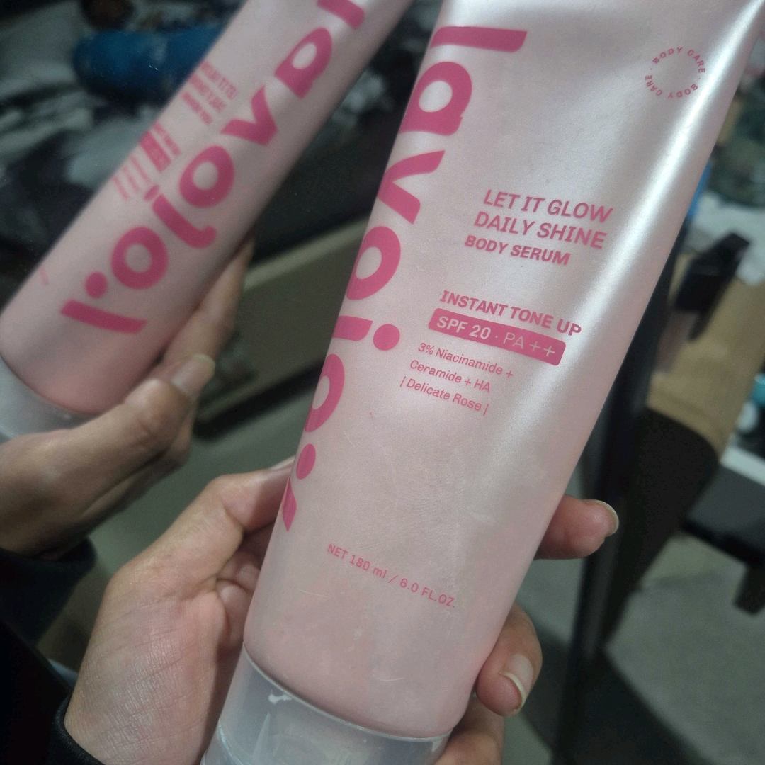 Let It Glow 10% Niacinamide Daylight Brightening Serum Gel Serene Blush imgfdn-f39f2dfa-e934-4595-a162-b90cbfbd017e