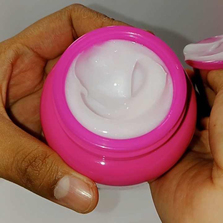 Water Bright Glow Gel Moisturizer imgfdn-0929fb47-bec1-4bf5-af60-de119f592721