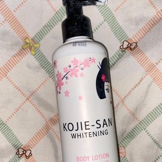 Skin Lightening Body Lotion imgfdn-5fa0b498-fa19-4710-a139-a58c6856571a