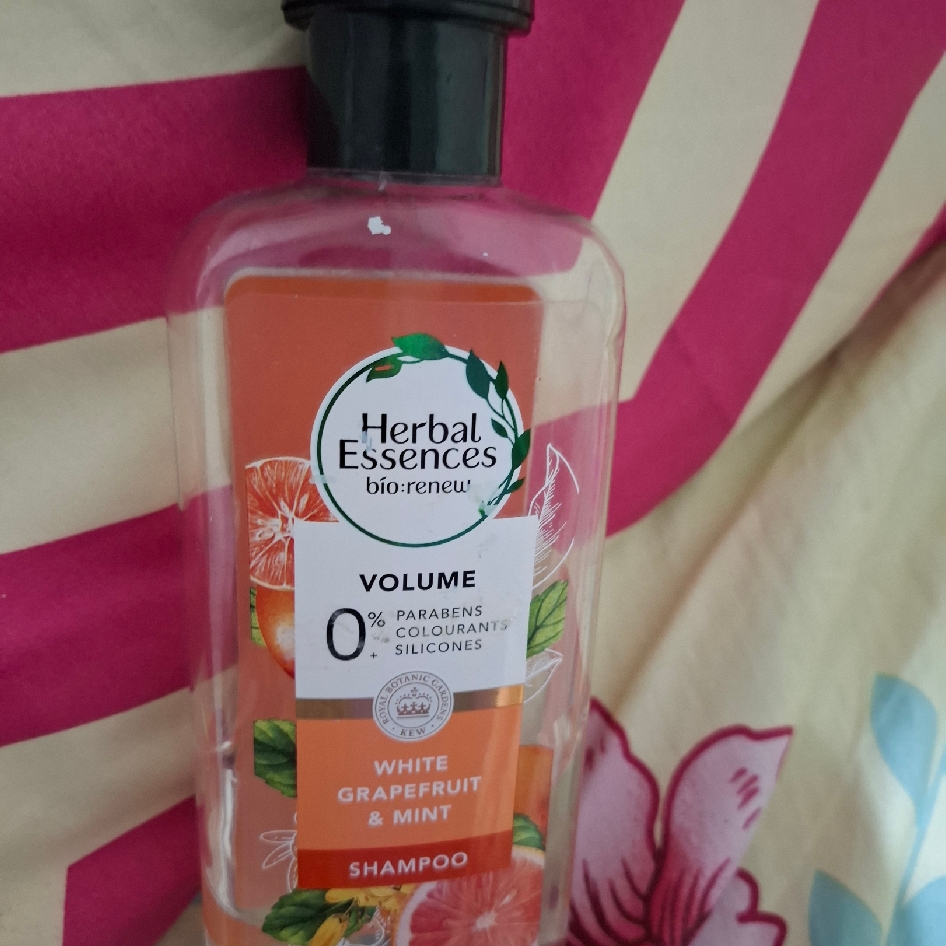 Bio Renew Volume - White Grapefruit and Mosa Mint Shampoo imgfdn-ce75d547-0f3b-4725-b93f-9e68ec01daed