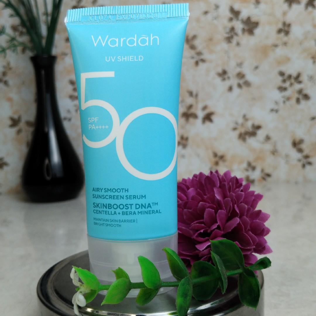 UV Shield Airy Smooth Sunscreen Serum SPF 50 PA++++ imgfdn-f477312a-1143-44d0-9422-96d49d65c367