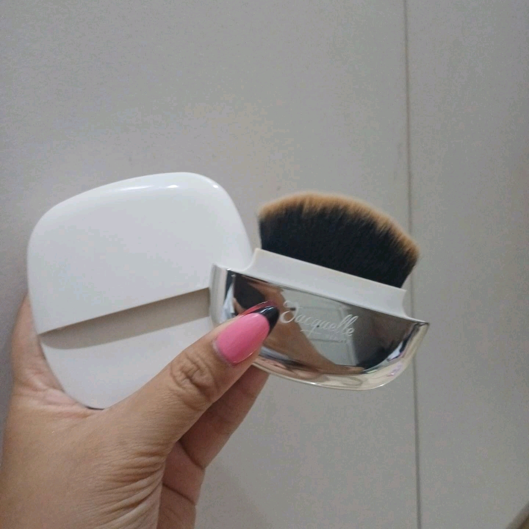 Blur Effect Two Way Cake - Golden Vanilla imgfdn-c03efb52-810a-4fd2-acf0-43c698fa7f33