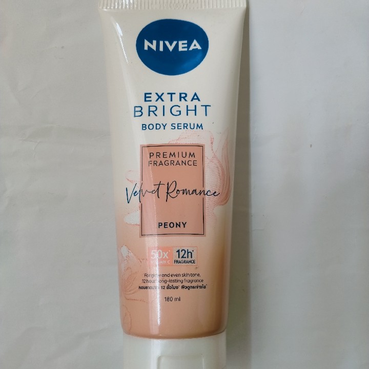 Extra Bright Velvet Romance Premium Fragrance Body Serum imgfdn-b7bed6f2-48cc-4bf4-9807-c5a420ee8143