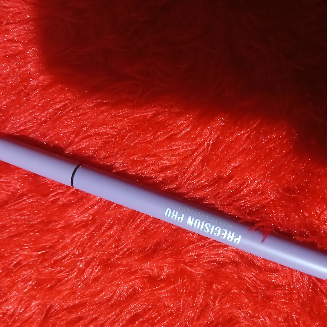 Precision Pro Matte Eyeliner - Soft Brown imgfdn-f9841c6c-cddc-465a-9335-2260acc472ee
