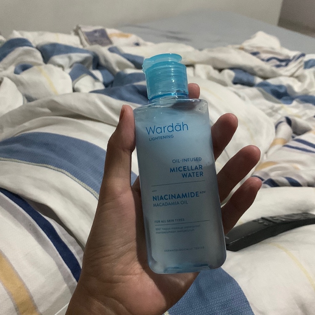 Lightening Oil-Infused Micellar Water imgfdn-420f7847-3a62-4f2c-886a-eab231474ea7