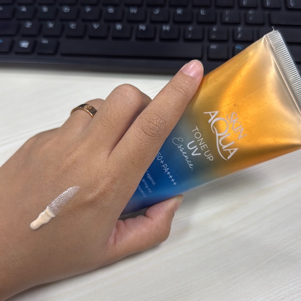 Tone Up UV Essence - Latte Beige imgfdn-7843d965-f2a2-49c2-9a3d-37553e771464