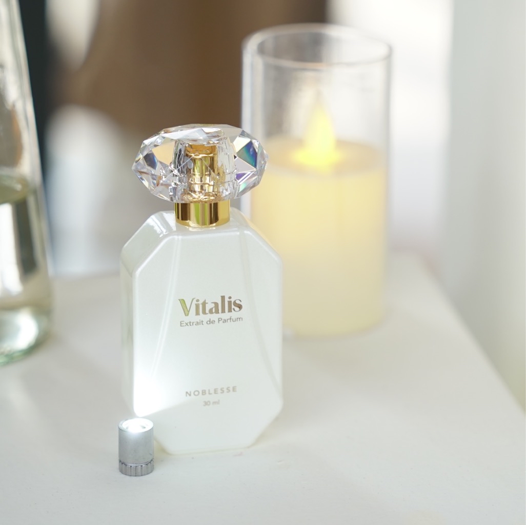 Extrait De Parfum - Noblesse imgfdn-386f28a2-e7f1-4df6-96a0-d396d24e4714