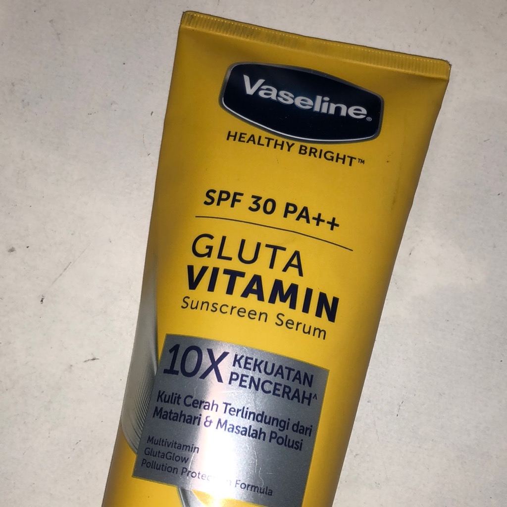 SPF 30 PA++ Gluta Vitamin Sunscreen Serum - Reformulation in August 2023 imgfdn-a761666d-17e3-4e9e-897d-320af349e30b