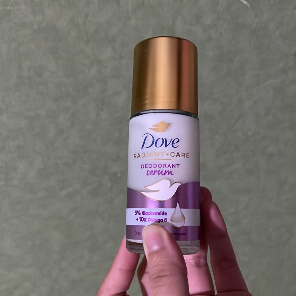 Radiant+Care Deodorant Serum Roll On - 3% Niacinamide + 10x Omega 6 imgfdn-6b92385d-8771-4836-bb05-e2da7b808e30