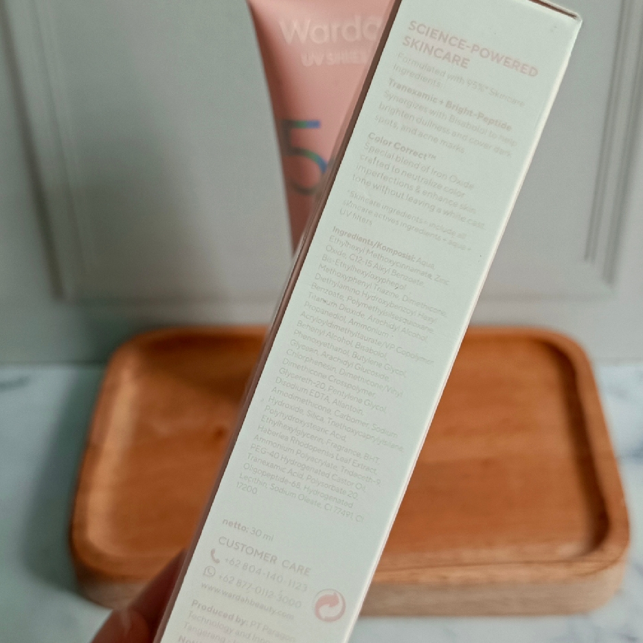 UV Shield Tone Up Sunscreen imgfdn-50f71b3b-a8dd-4e8f-ad40-734613d39b1c