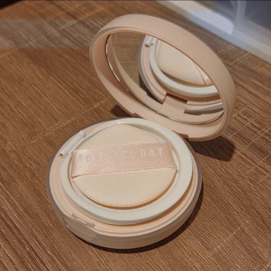 The Realest Lightweight Essence Cushion - Honey imgfdn-38bc7fac-cac1-4dfb-a534-b47dc39e70ad