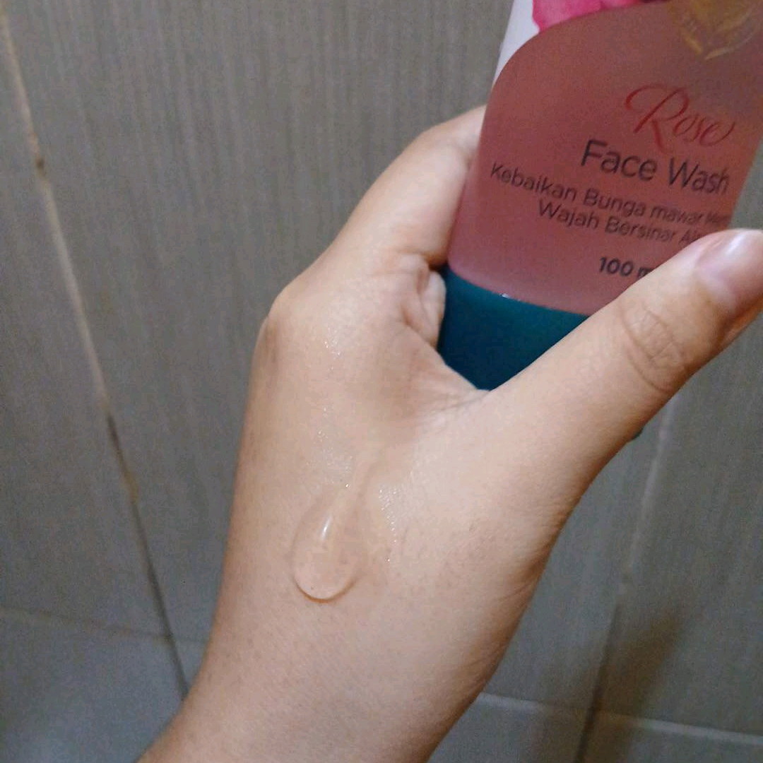Natural Glow Rose Face Wash imgfdn-c5c9a5c0-9e0e-4a52-b1f7-75ccba6b517f