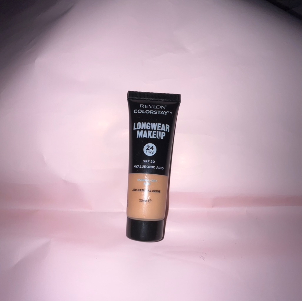 Revlon Colorstay - 220 Natural Beige imgfdn-351e7469-fd06-4391-b386-3d5a54feaad9