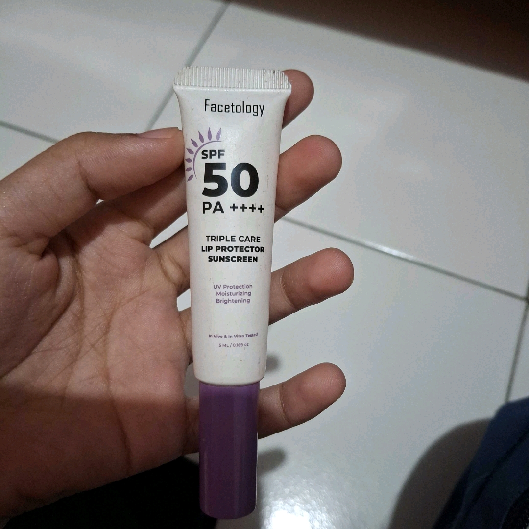 Triple Care Lip Protector Sunscreen imgfdn-b9aaa995-44a6-40ab-8999-e0aa11094a86