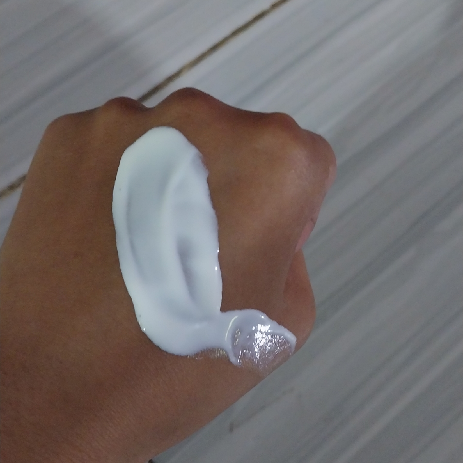 UV Fresh Look Oil Control Soothing SPF50 imgfdn-69445e2c-f1f7-41e1-8da4-fe886f38790e