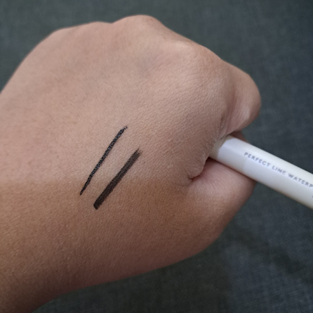 Perfect Line Waterproof Duo-Tip Eyeliner Pen - Black imgfdn-b6a1fbea-da47-4d0c-b7fd-1bc2eb1e13ee