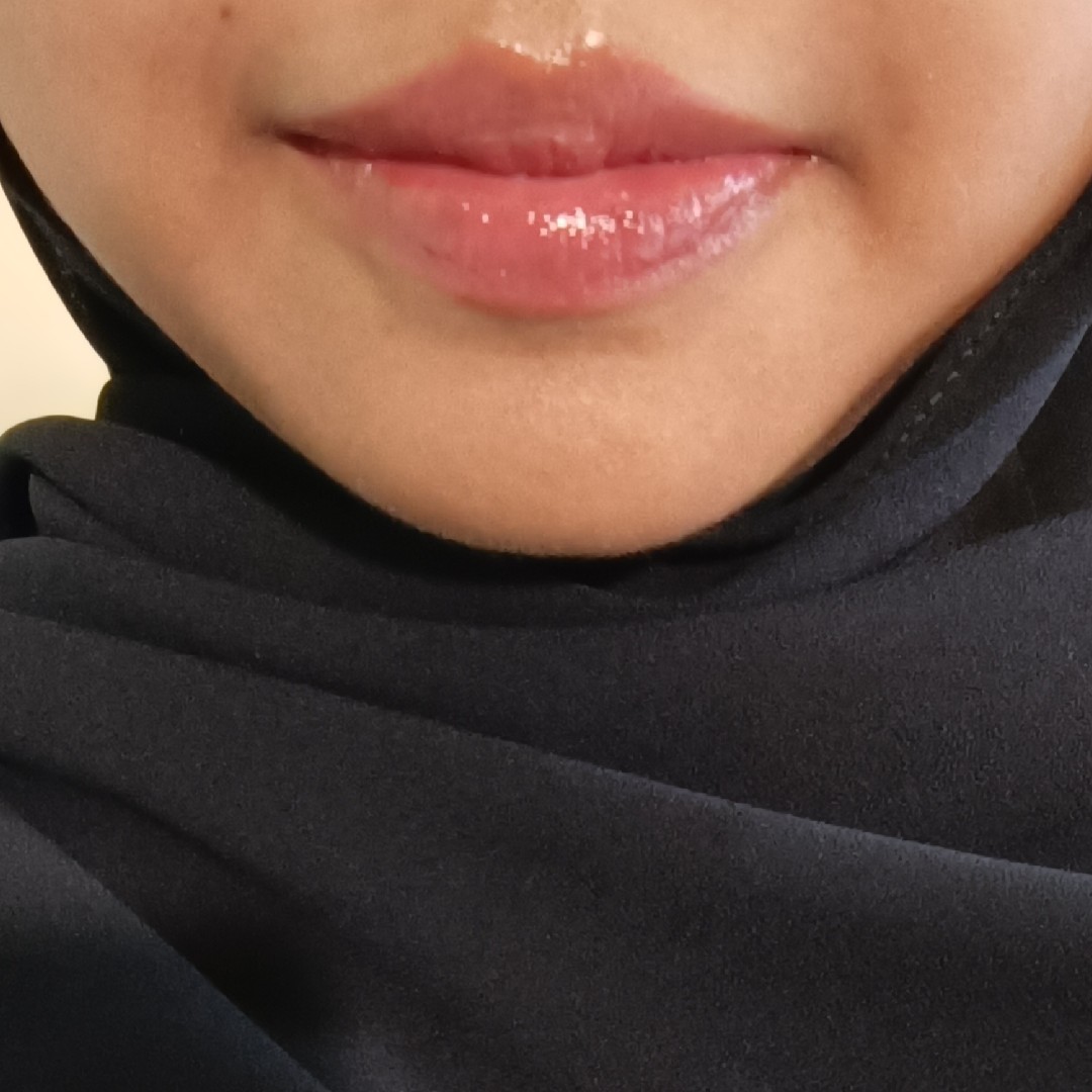 Glass Glow Tinted Lip Balm  - Peachy Glaze imgfdn-6e7c4987-d812-4b4f-88f0-352ea16979d3
