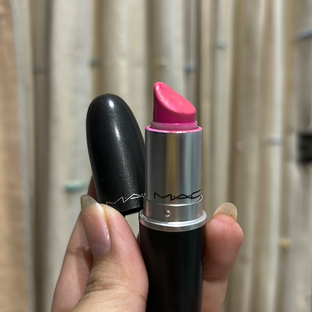 Shadescent Lipstick - Candy Yum Yum imgfdn-0a95f553-4ed7-4dee-93eb-a8c84b3b3044