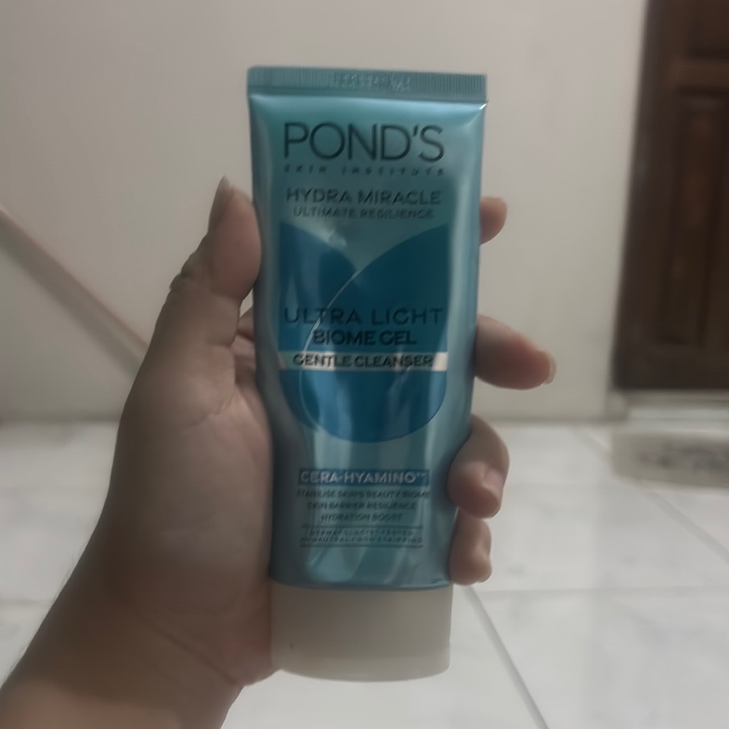 Hydra Miracle Ultra Light Biome Gel Gentle Cleanser imgfdn-4c74f36a-d624-4374-b776-46c44d355e00