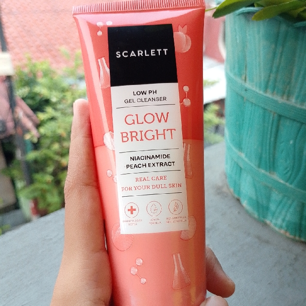 Low pH Glow Bright Gel Cleanser imgfdn-08105af8-db5e-445a-b2ad-680314709709