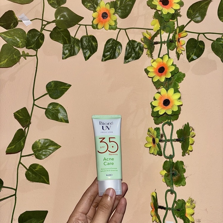 UV Fresh Look Acne Care SPF35  imgfdn-ed158075-8a79-4aae-9c47-60f0a29d35e1