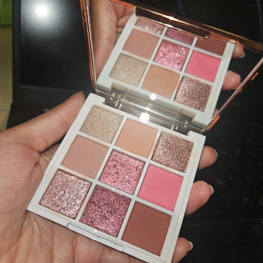 Goddess Eyeshadow Palette - Pink imgfdn-62281ba5-e8c8-4dc4-8674-92d4b15e9b53