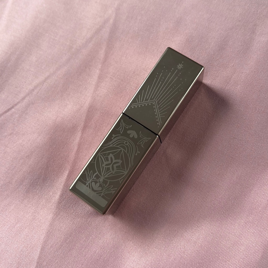 Glassy Lip Lacquer X Hian Tjen - 410 Chrome imgfdn-a81a5459-e027-4e4e-b590-df5f41697f37